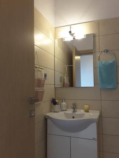 Bathroom 2, Panorama Apartment, Crete