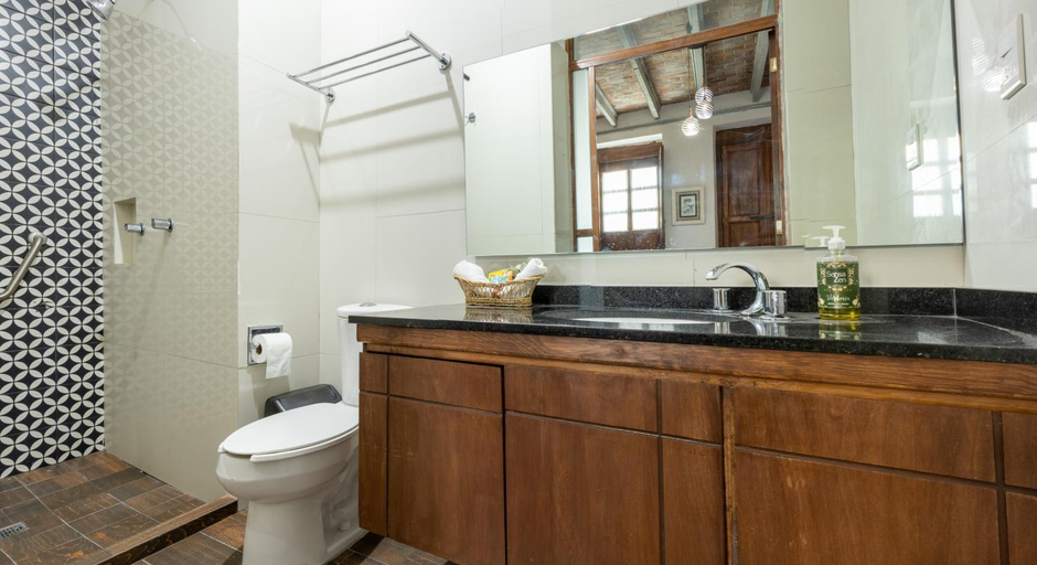 Bathroom 2, Casa De Los Remedios Morelia, Morelia