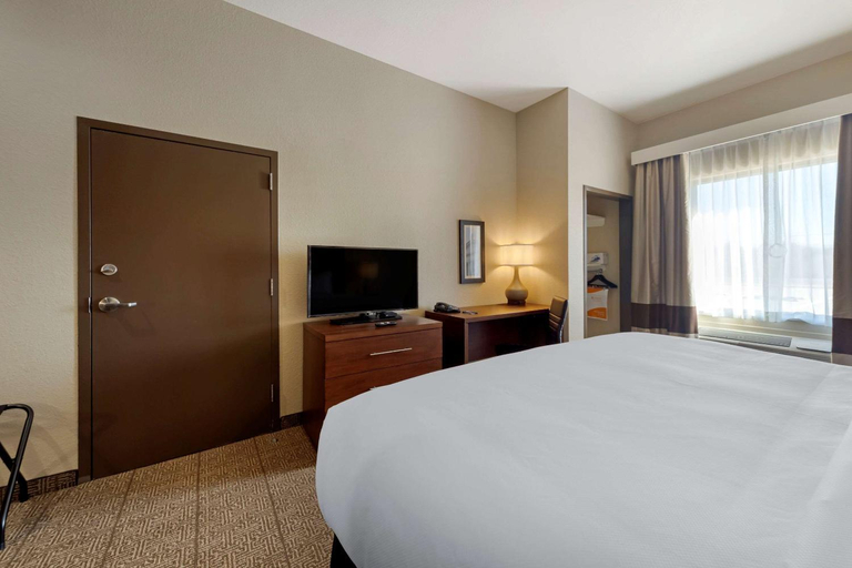 Bedroom 3, Comfort Inn & Suites Harrah, Oklahoma