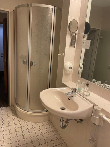 Bathroom 4, Hotel Stortebeker, Rostock