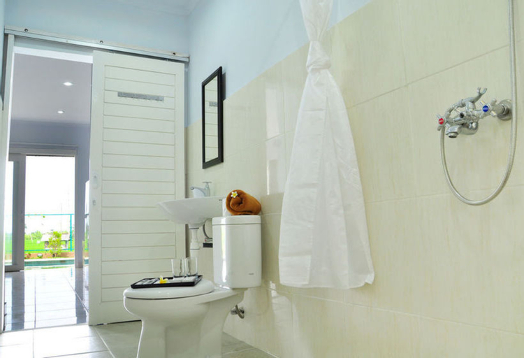 Bathroom 7