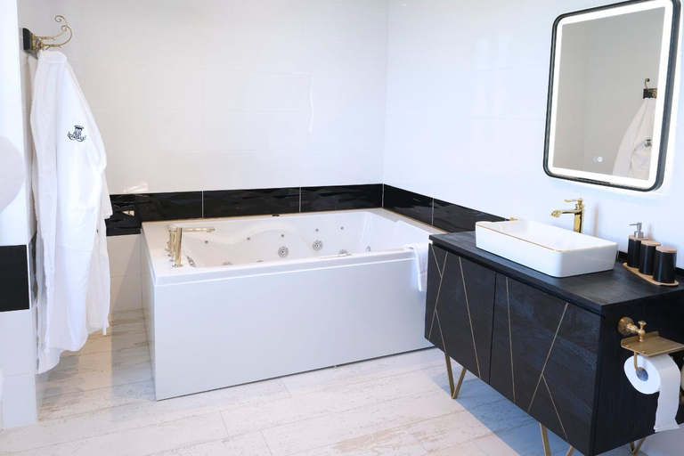 Bathroom 3, Chateau de Crespy & Suites, Aube