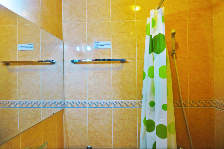 Bathroom 5, Giang Son 1 Hotel, Ho Chi Minh City