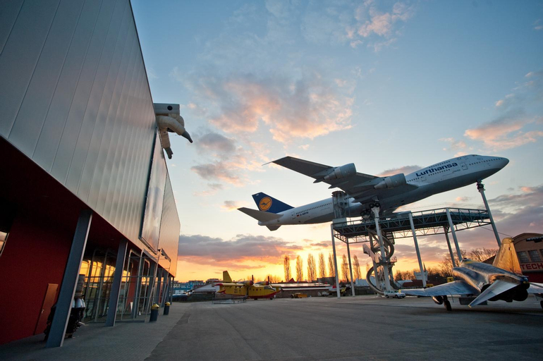 Exterior 11