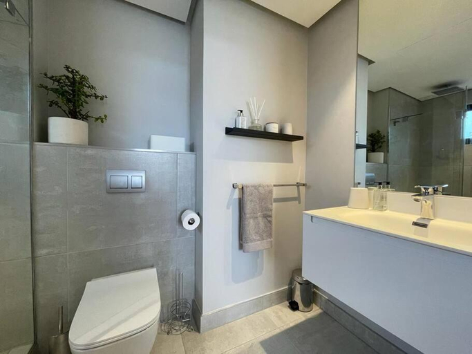 Bathroom 5, Luxurious 1 Bedroom in 16 on Bree, City of Cape Town