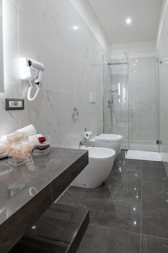 Bathroom 3, Moonlight B&B, Lecce