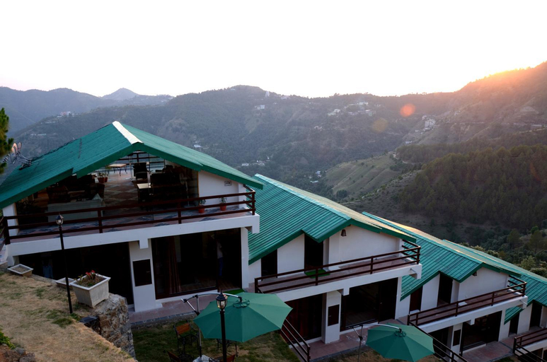 Exterior & Views