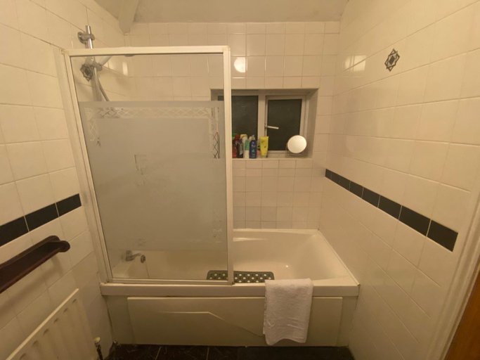 Shower, Cosy City Centre Guest Room Shared Home