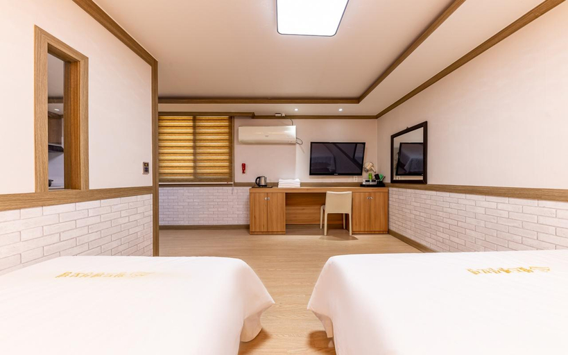 Bedroom 2, Haenam World Pension, Haenam