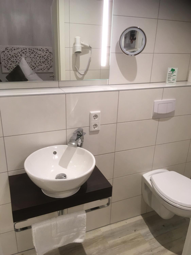 Bathroom 5, Hotel Haus Loewe, Rhein-Erft-Kreis