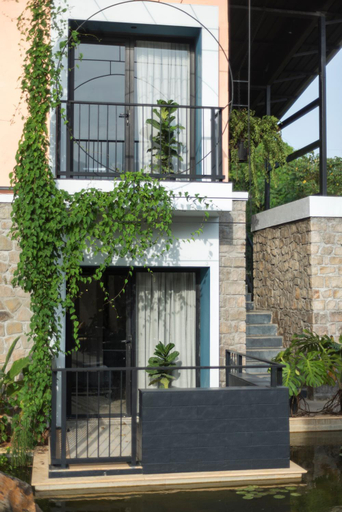 Others 5, East India House, Thane