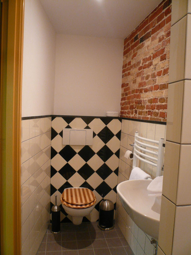 Others 3, B&B Pakhuis Emden, Groningen