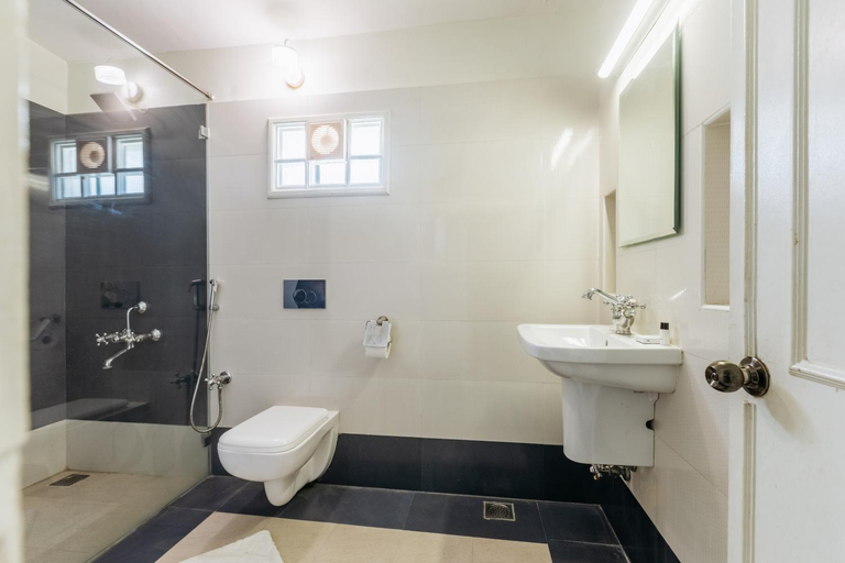 Bathroom 4, Green Meadows Resort, Chennai