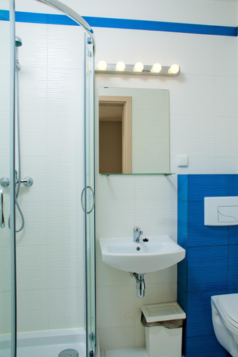 Bathroom 2, Pokoje Goscinne Steyera 30 Ozonowane, Puck