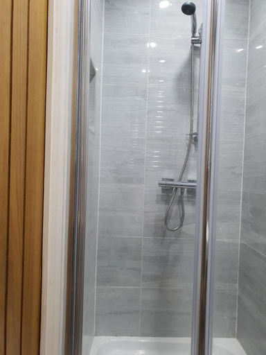 Bathroom 4, Min Su Rooms, Surrey