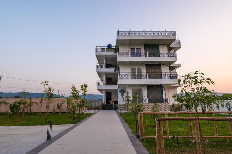 Exterior & Views