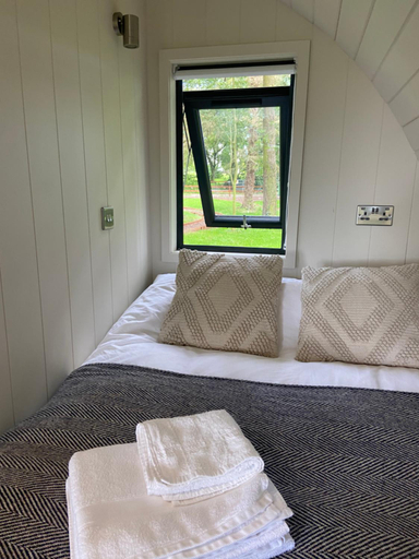 Others 4, Kildare countryside pods