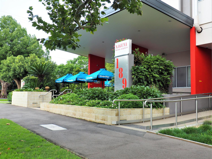 Exterior 8
