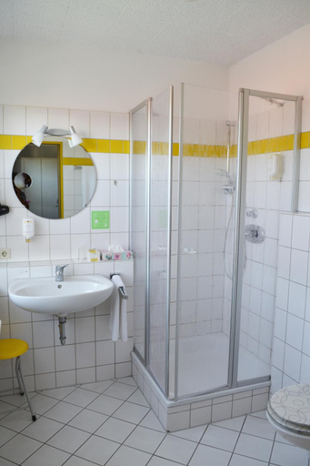 Bathroom 1, Hotel Relax, Konstanz