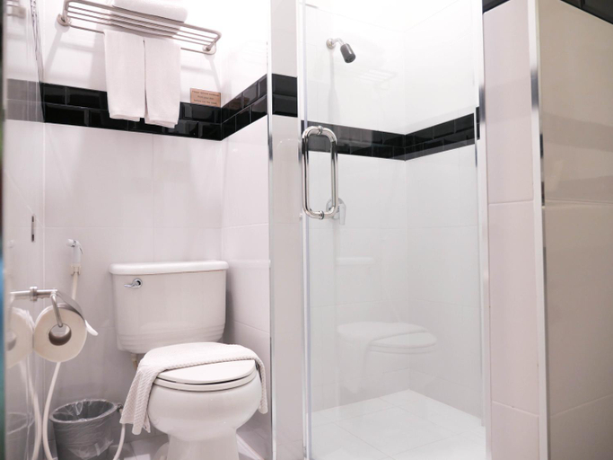 Bathroom 5, Royal River kwai Resort & Spa, Muang Kanchanaburi
