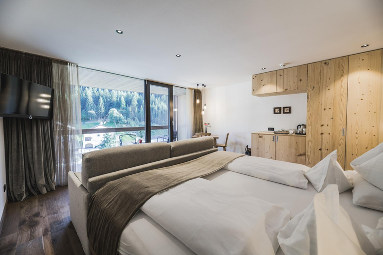 Bedroom 3, Hotel Chalet S - Dolomites Design - adults recommended, Bolzano