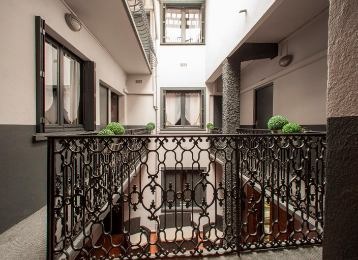 Others 5, Arnaud Bernard Hotel, Haute-Garonne