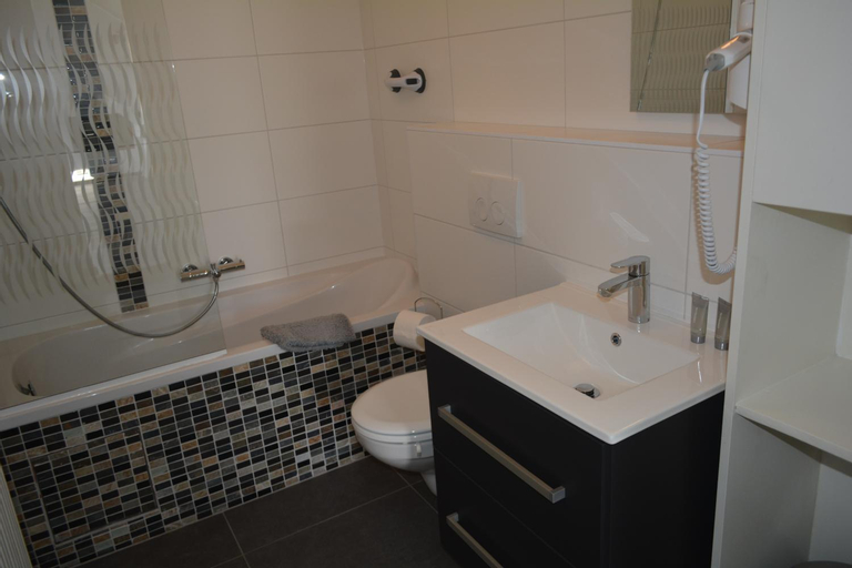 Bedroom 3, Entre Deux Pays Apartments, Liège