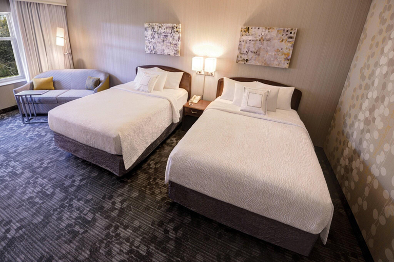 Bedroom 4, Courtyard By Marriott Wausau, Marathon