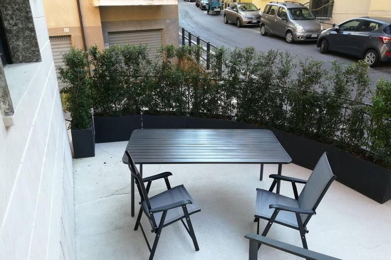 Exterior & Views 5, 6 stelle e relax...nientaltro, Savona