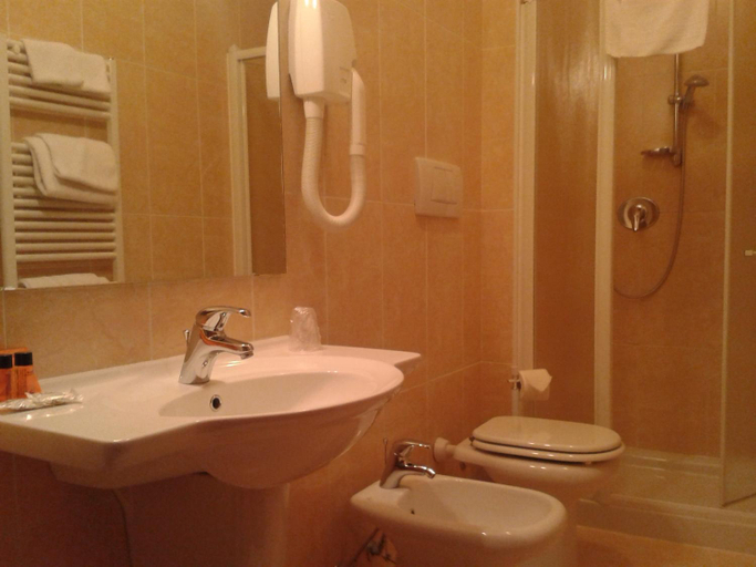 Bathroom 3, Hotel Doge, Vicenza