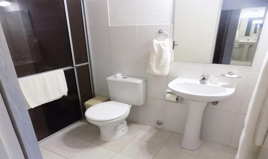 Bathroom 3, Di Danieri Hotel, Asunción