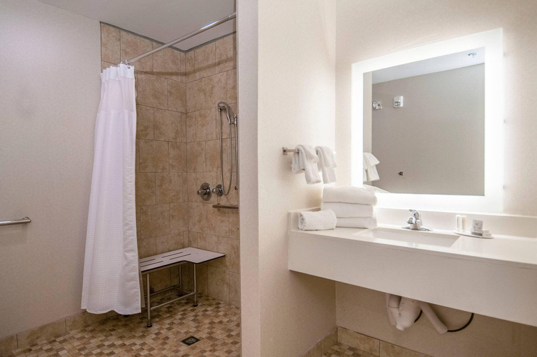 Bathroom 20