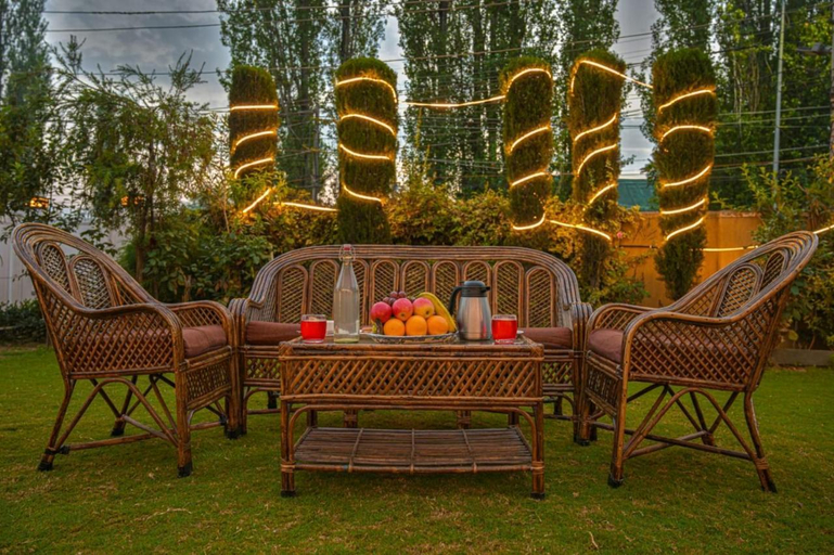 Others 5, Midtown Greens, Srinagar