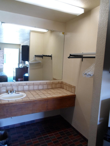 Bathroom 3, Budget inn, Santa Clara