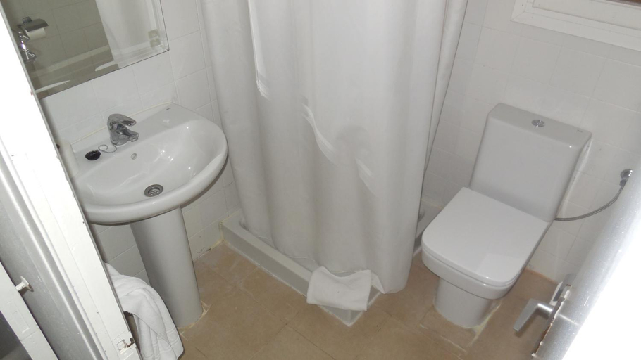 Bathroom 2, Fonda Can Dalfo by Vivere Stays, Girona
