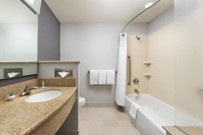 Bathroom 25