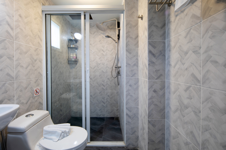 Bathroom 7