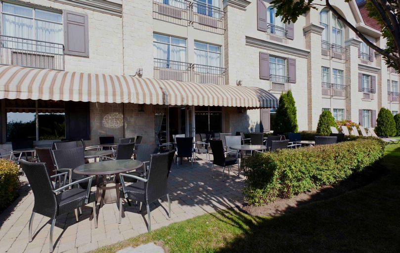 Le St-Martin Hotel & Suites, Laval