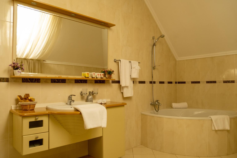 Bathroom 2, Diplomat Club Hotel