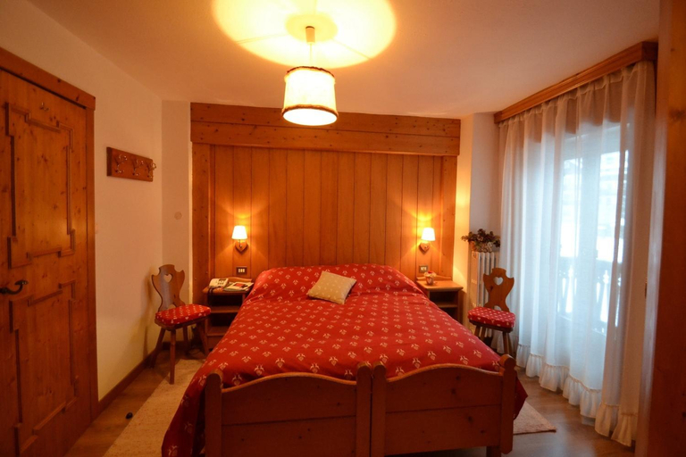 Bedroom 2, Hotel Villa Nevada, Belluno