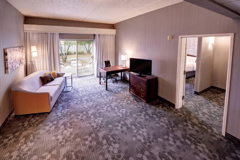 Bedroom 4, Courtyard By Marriott Wausau, Marathon