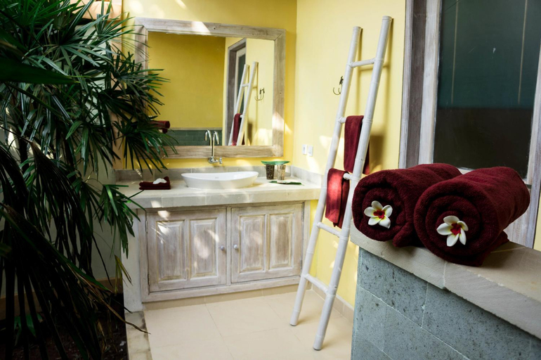 Bathroom 1, Kuda Laut Bungalows & Diving, Buleleng