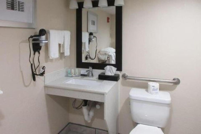 Bathroom 4, Quality Inn and Conference Center, Wayne