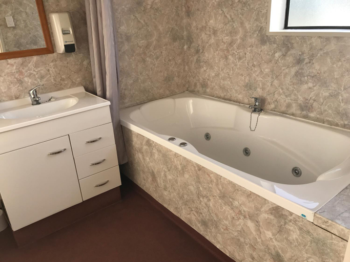 Bathroom 4, Ascot Oamaru Motel, Waitaki