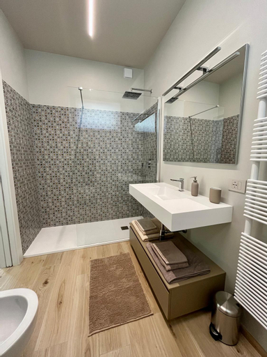 Bathroom 12