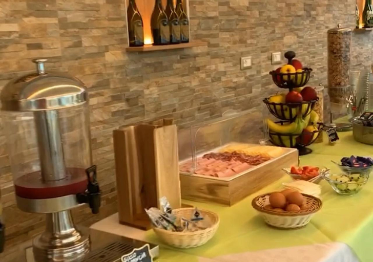 Food & Drinks 7