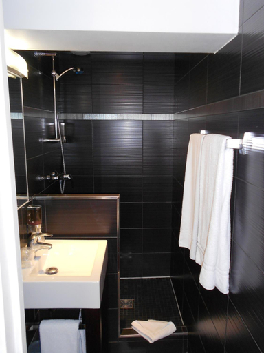 Bathroom 4, Hotel Du Leman, Paris