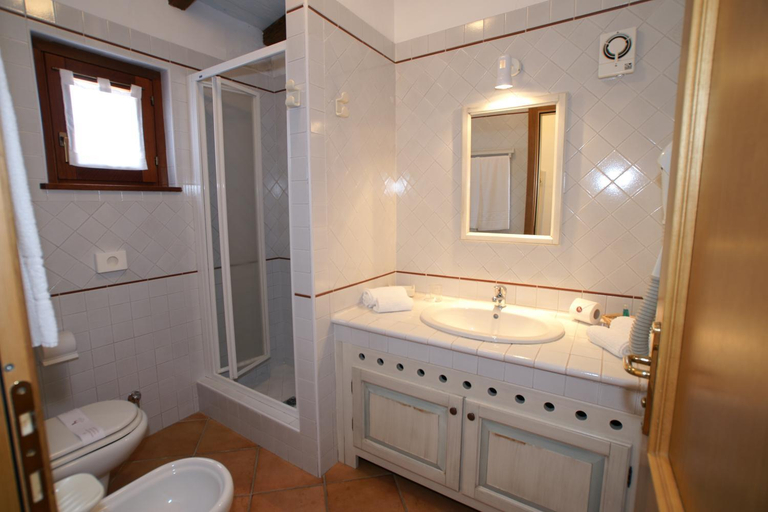 Bathroom 4, Baia Caddinas Clubresidence, Olbia-Tempio