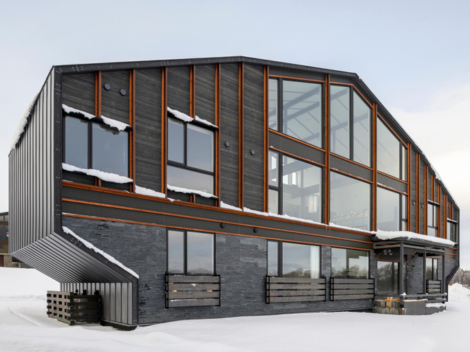 Exterior & Views