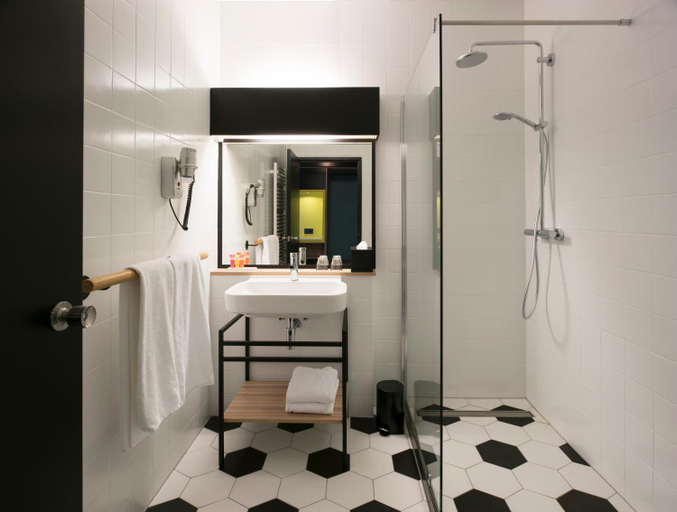 Bathroom 5, Carlton De Brug, Mierlo